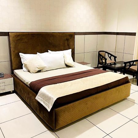 Primrose Hotel And Restaurant Sonipat Ngoại thất bức ảnh