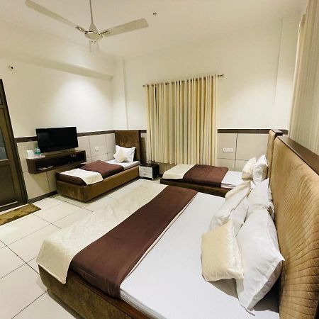 Primrose Hotel And Restaurant Sonipat Ngoại thất bức ảnh