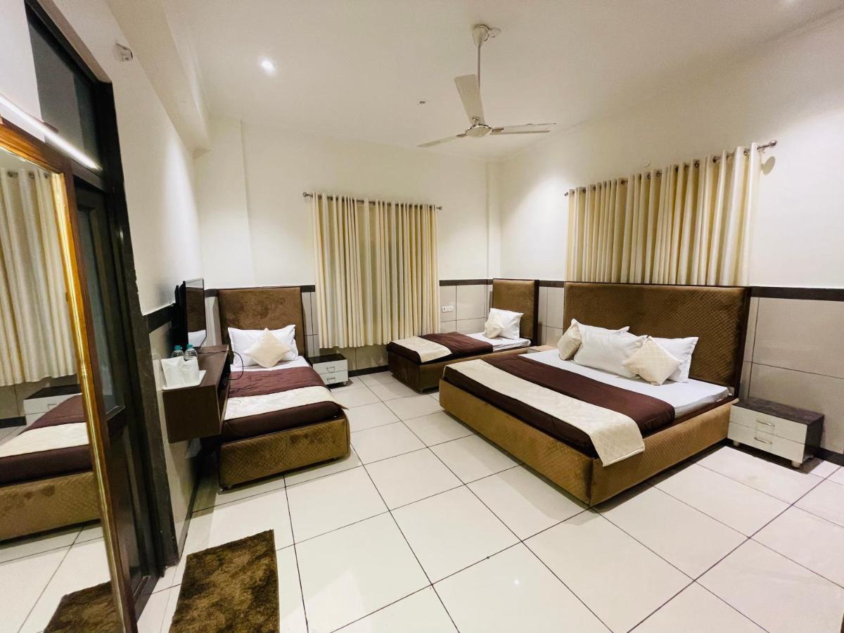 Primrose Hotel And Restaurant Sonipat Ngoại thất bức ảnh