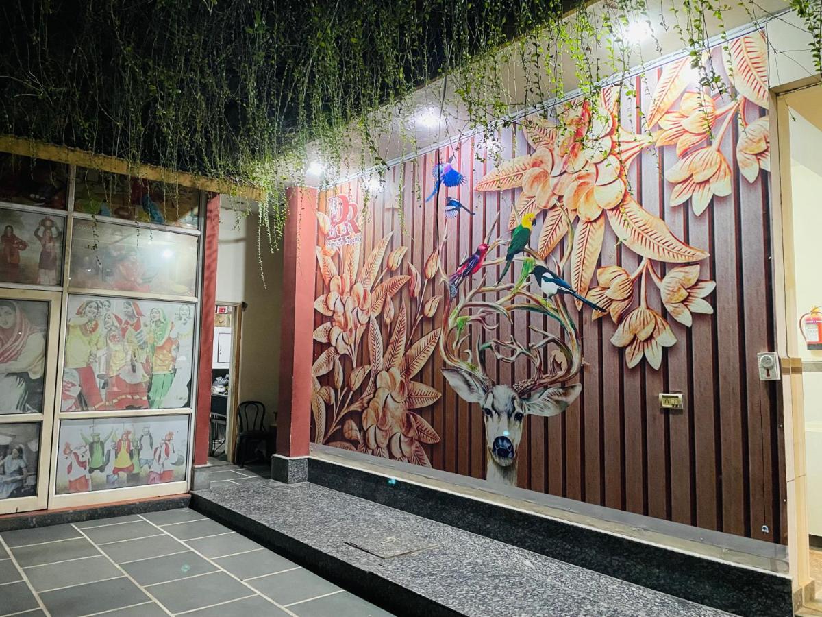 Primrose Hotel And Restaurant Sonipat Ngoại thất bức ảnh