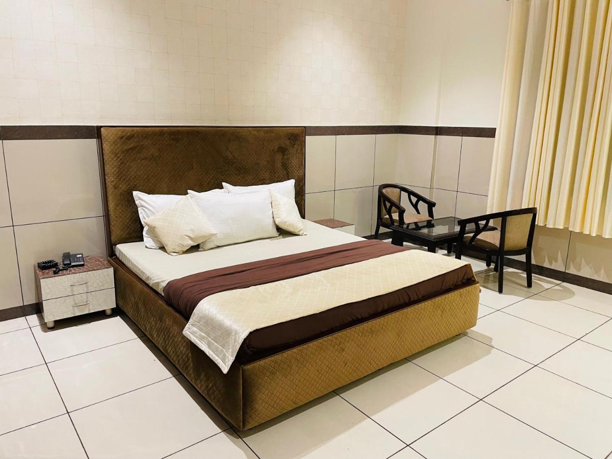 Primrose Hotel And Restaurant Sonipat Ngoại thất bức ảnh