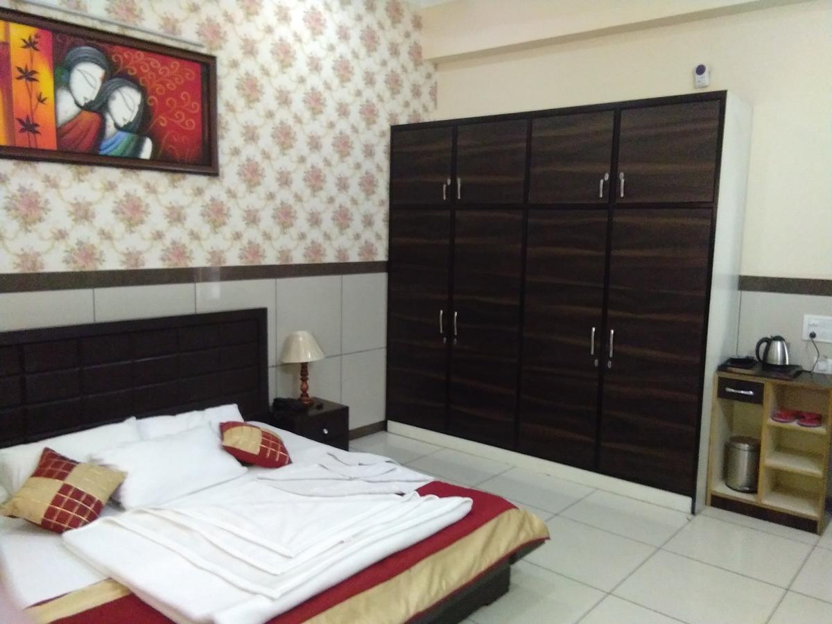 Primrose Hotel And Restaurant Sonipat Ngoại thất bức ảnh